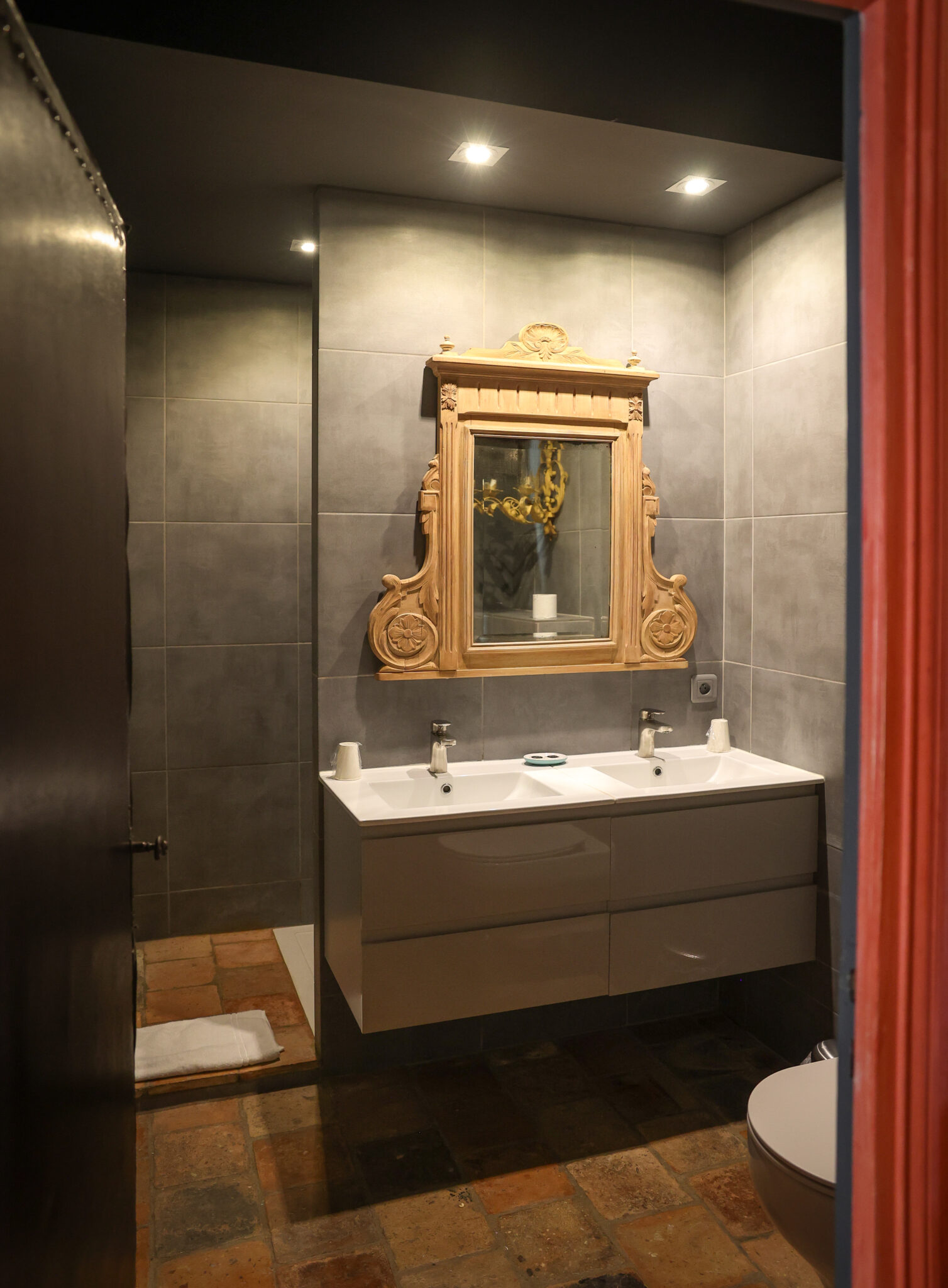 Corroirie Château Hébergement Seigneuriale Salle de douche double vasque